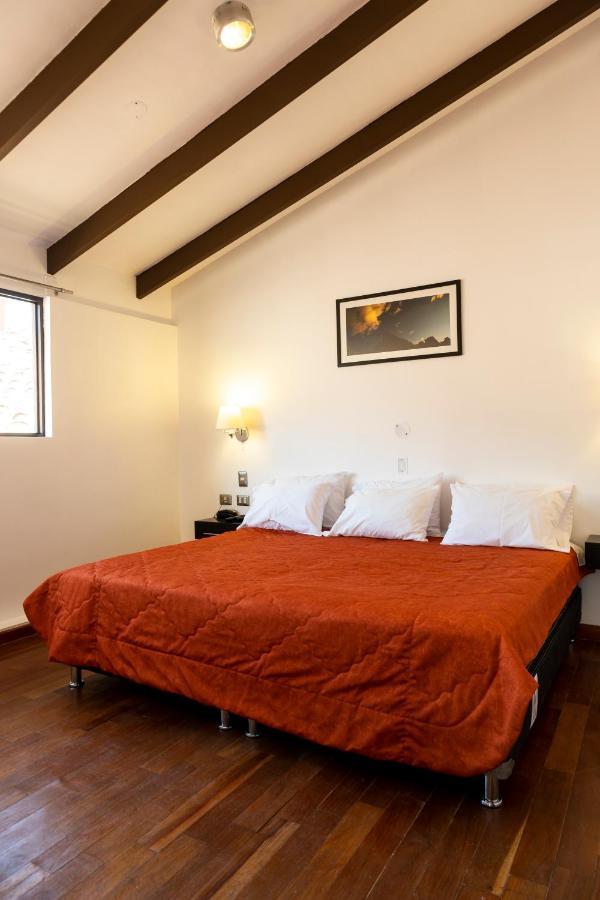 Hostal & Apartments El Triunfo Куско Екстер'єр фото