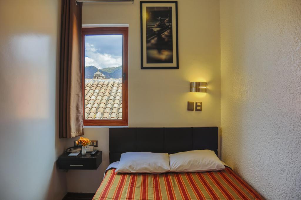Hostal & Apartments El Triunfo Куско Екстер'єр фото