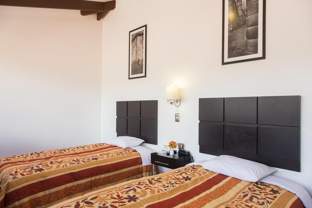 Hostal & Apartments El Triunfo Куско Екстер'єр фото